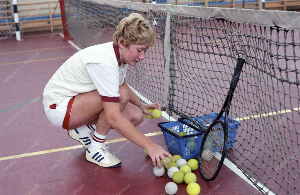 Sport - Verőci Zsuzsa nemzetközi sakknagymester tenisz edzése