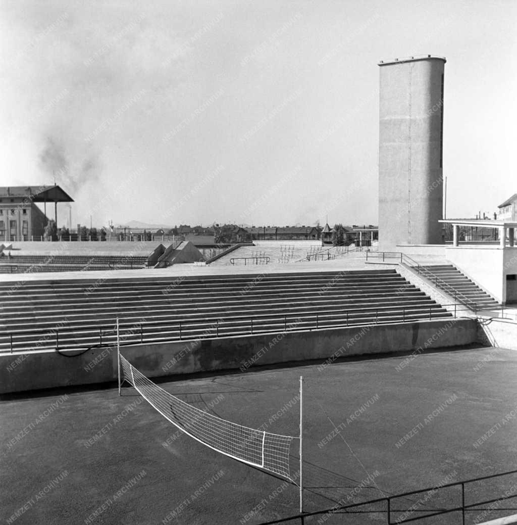 Sportlétesítmény - A Vörös Lobogó Sport Egyesület stadionja