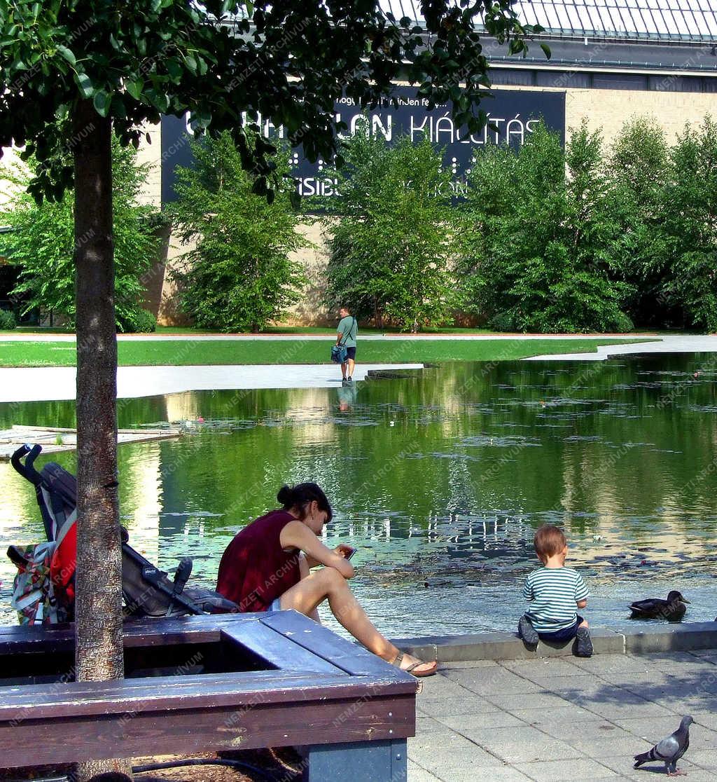 Szabadidő - Budapest - Levegőzők a Millenáris Parkban