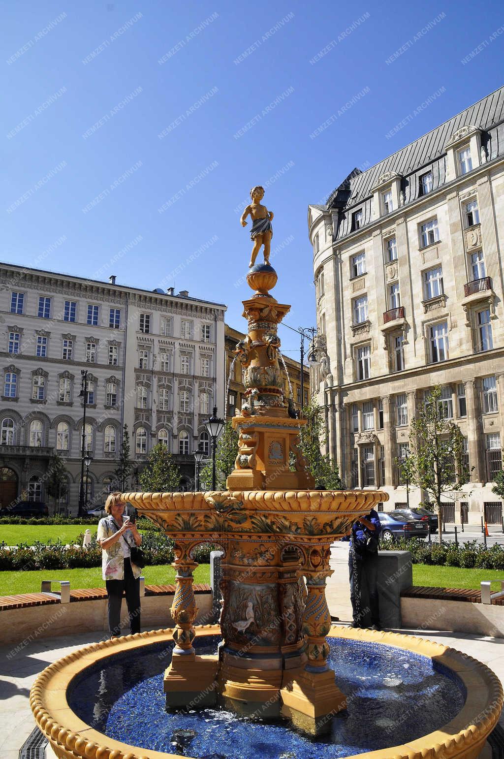  Köztéri szobor - Budapest - Díszkutak a felújított József nádor téren