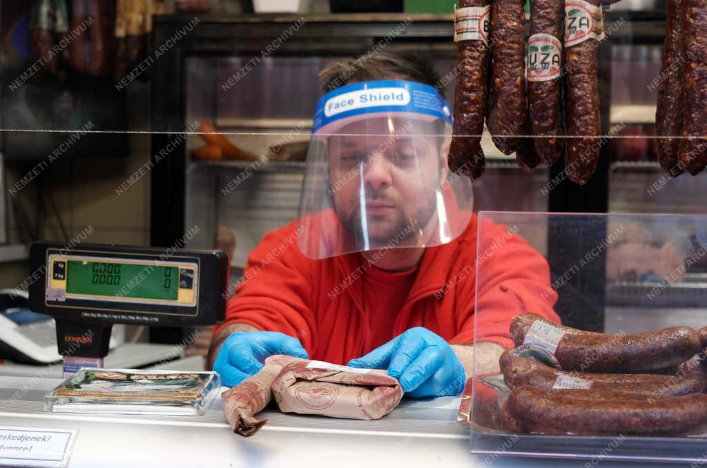 Kereskedelem - Budapest - Koronavírus-járványveszély a Nagycsarnokban