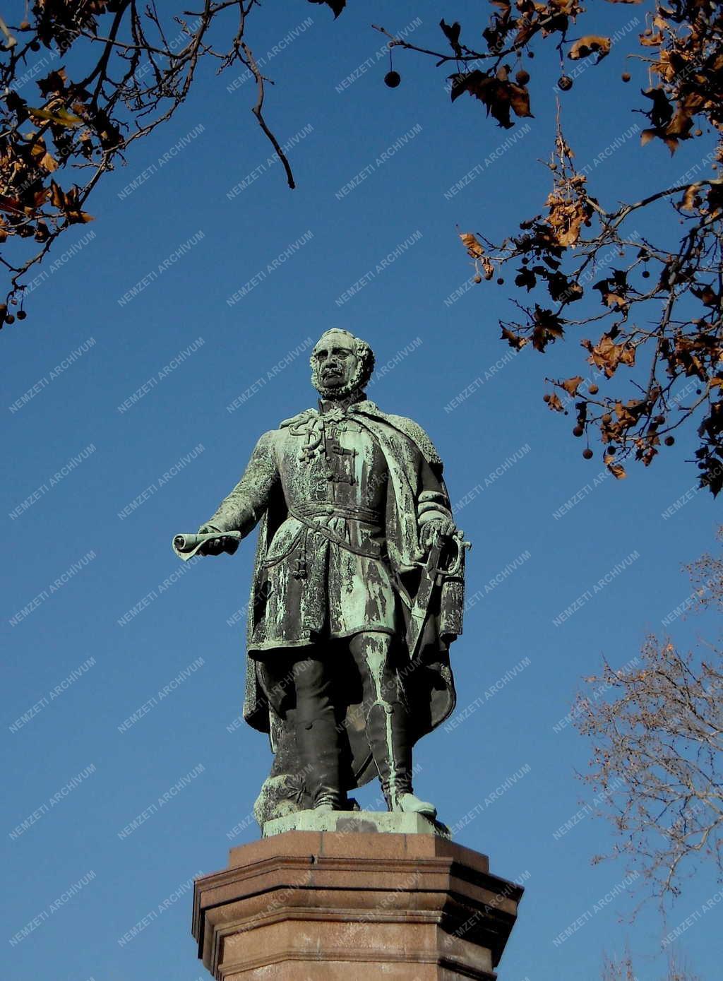 Köztéri szobor - Budapest - Széchenyi István szobra 