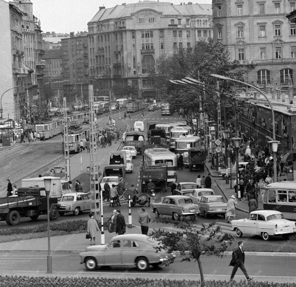 Városkép - Budapest - Tanács körút