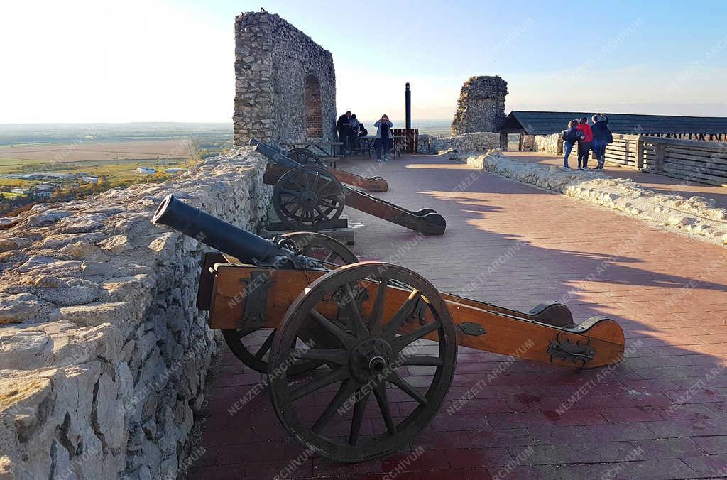 Turista látványosság - Sümeg - Középkori vár