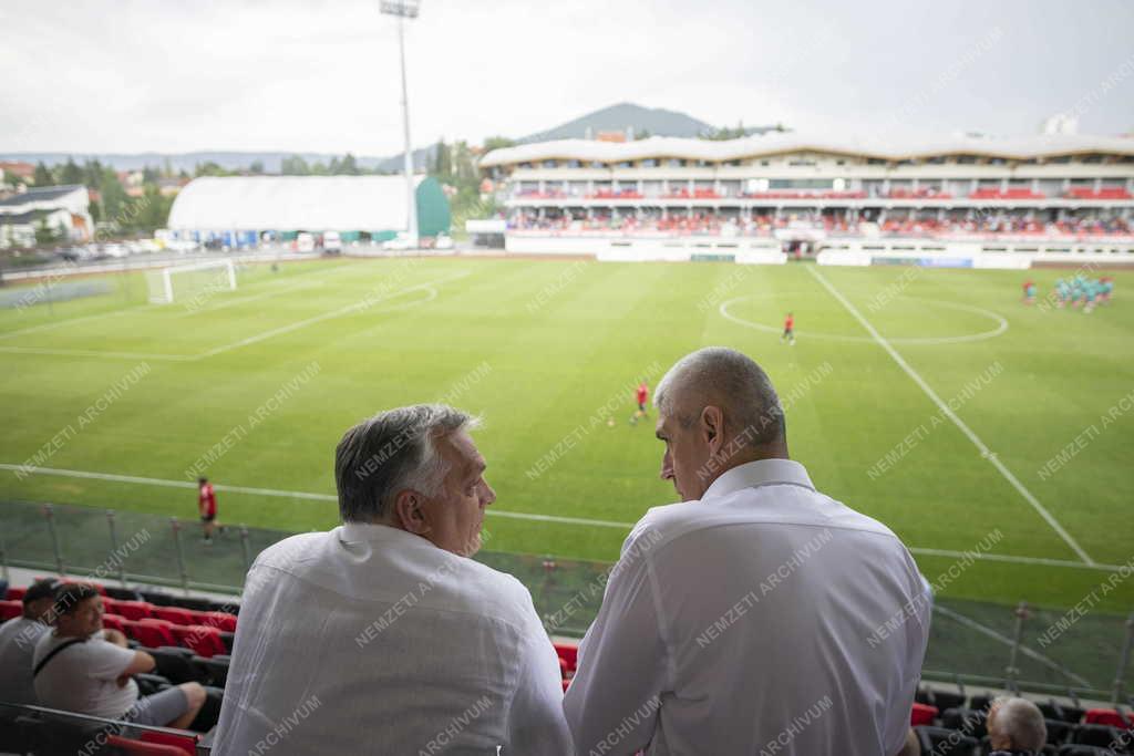 Orbán Viktor a csíkszeredai stadion klubház- és lelátóavató ünnepségén