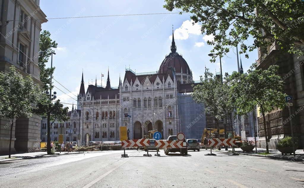 Felújítás - Budapest - A Kossuth Lajos tér rekonstrukciója