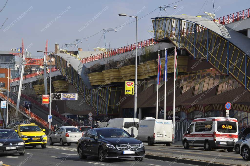 Évforduló - Kereskedelem - Húsz éves a budapesti Lehel Csarnok