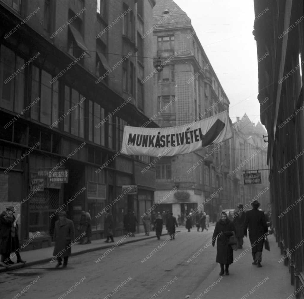 Ötvenhat emléke - Munkástoborzás Budapest újjáépítéséhez
