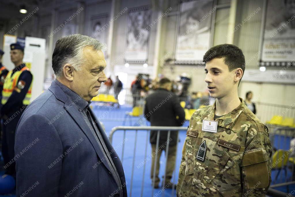 Ukrajnai háború - Orbán Viktor felkereste a humanitárius tranzitpontot