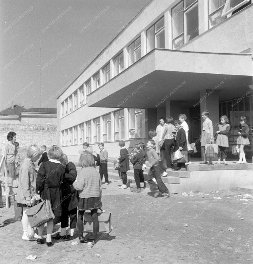 Oktatás - Új általános iskola Tatabánya-Újváros részén