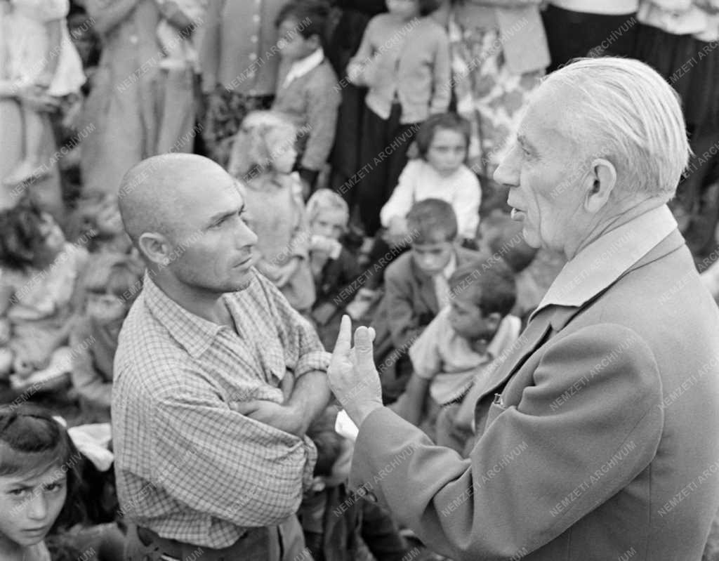 Kisebbségpolitika - Cigány nagygyűlés Békésen