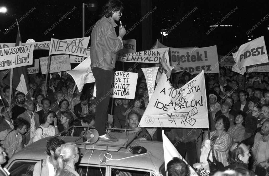 Tüntetés - Demonstráció a munkásőrség feloszlatásáért 