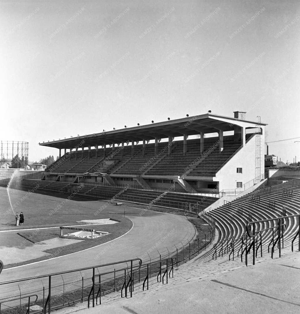 Sportlétesítmény - A Vörös Lobogó Sport Egyesület stadionja