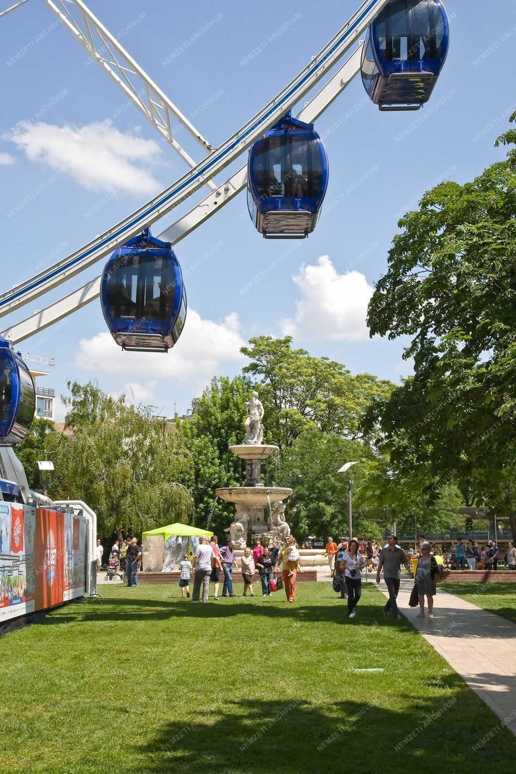 Turizmus - Budapest - Óriáskerék az Erzsébet téren