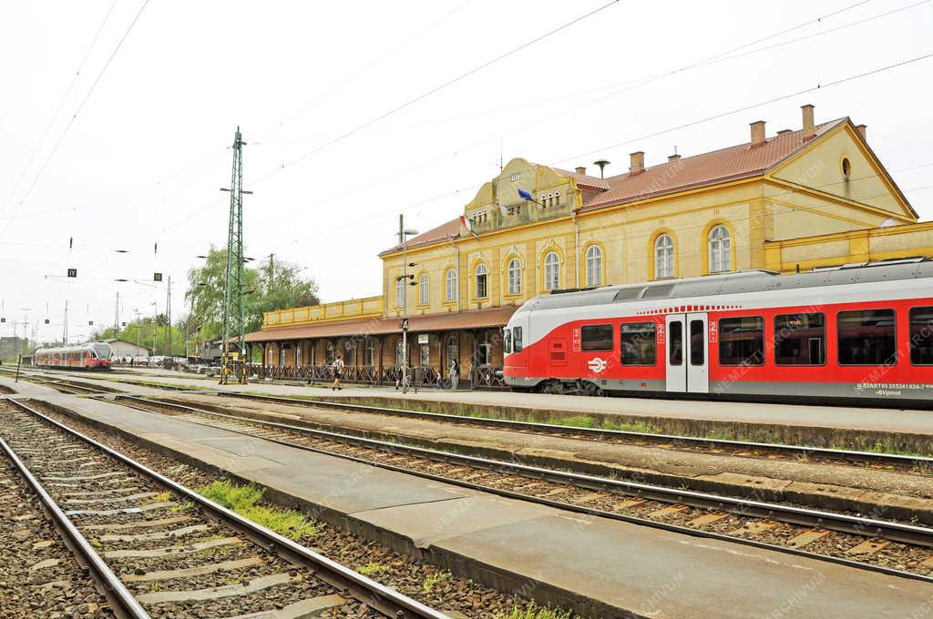 Épületfelújítás - Vác - Megújul a váci vasútállomás