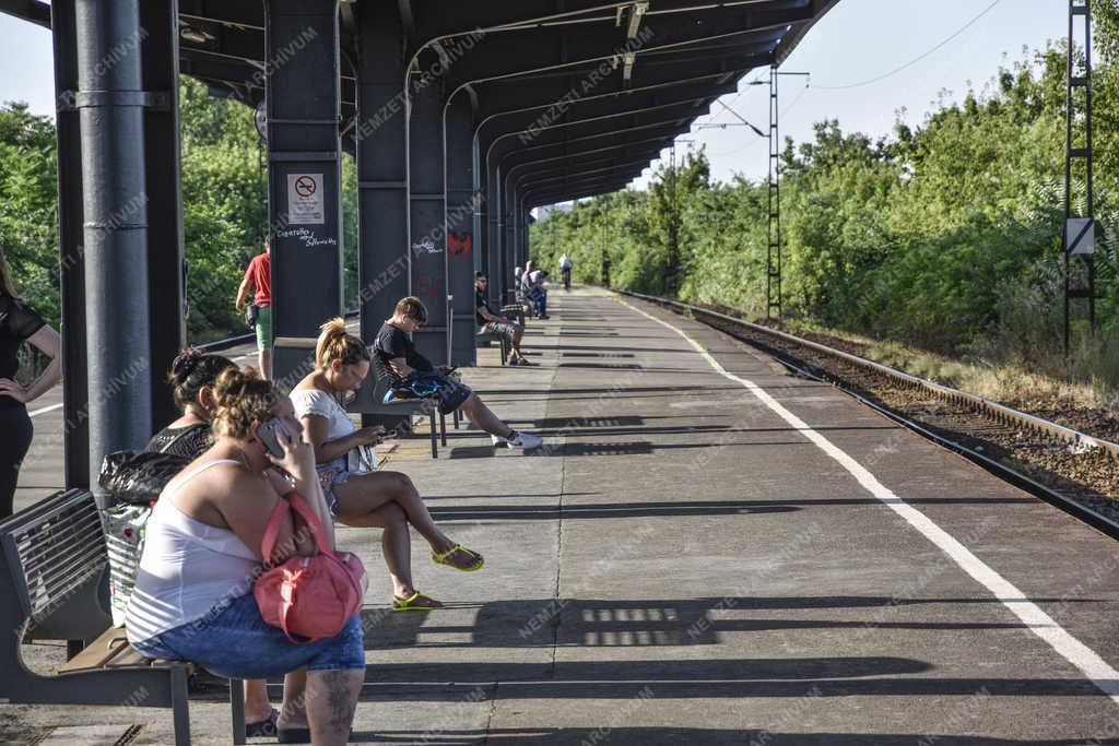 Közlekedés - Forgalom Kőbánya alsó megállóhelyen