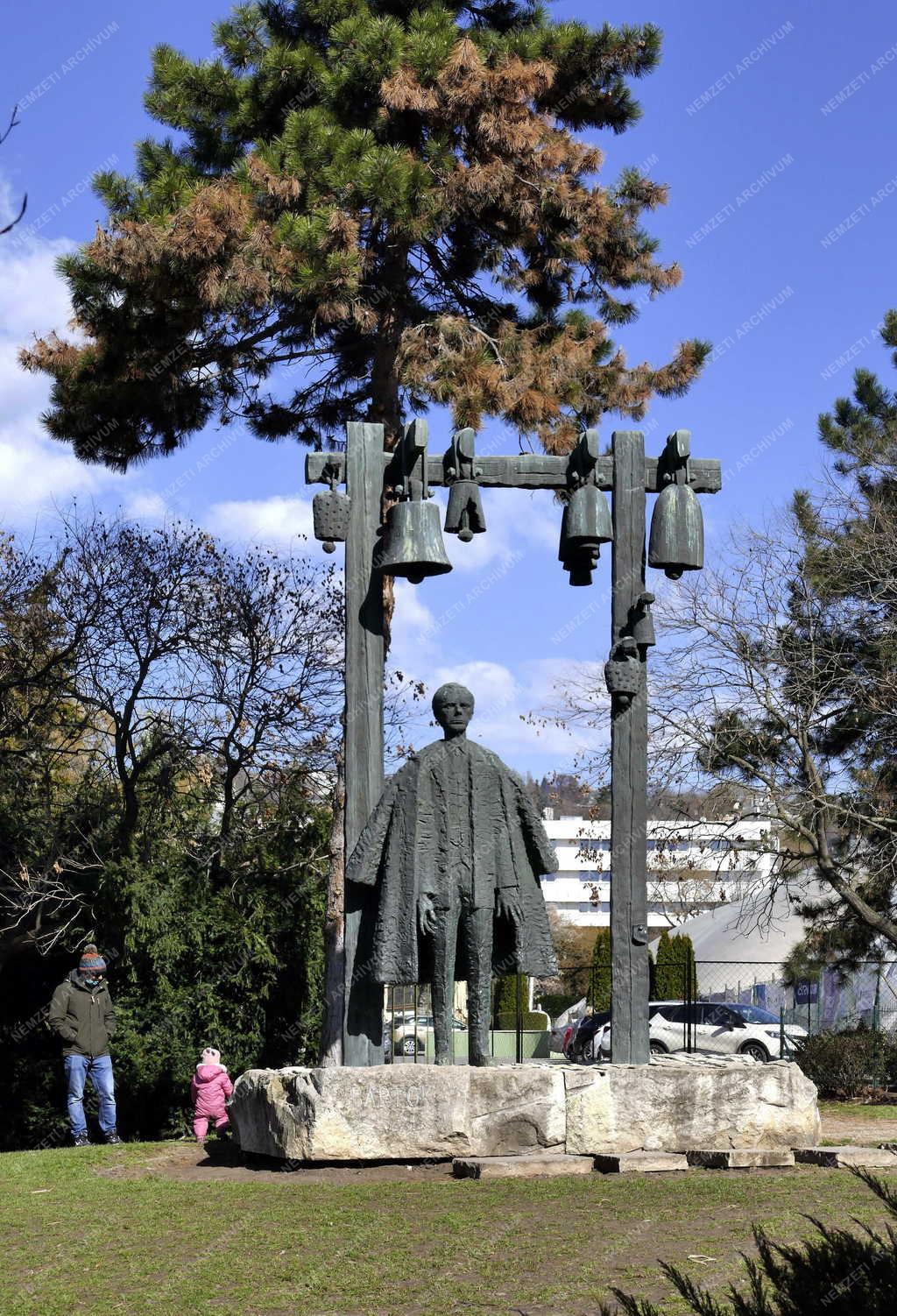 Városkép - Bartók Béla-szobor Budapesten