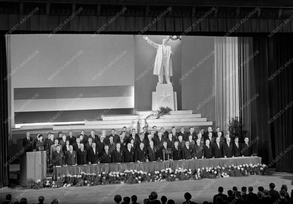 Évforduló - A Nagy Októberi Szocialista Forradalom 48. évfordulója 