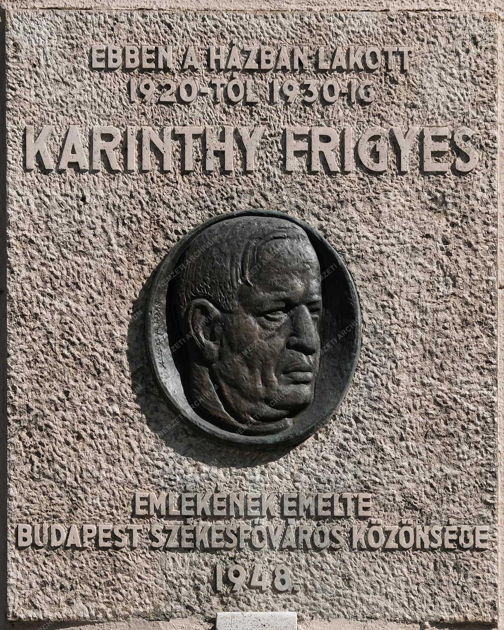 Kultúra - Karinthy Frigyes író emléktáblája