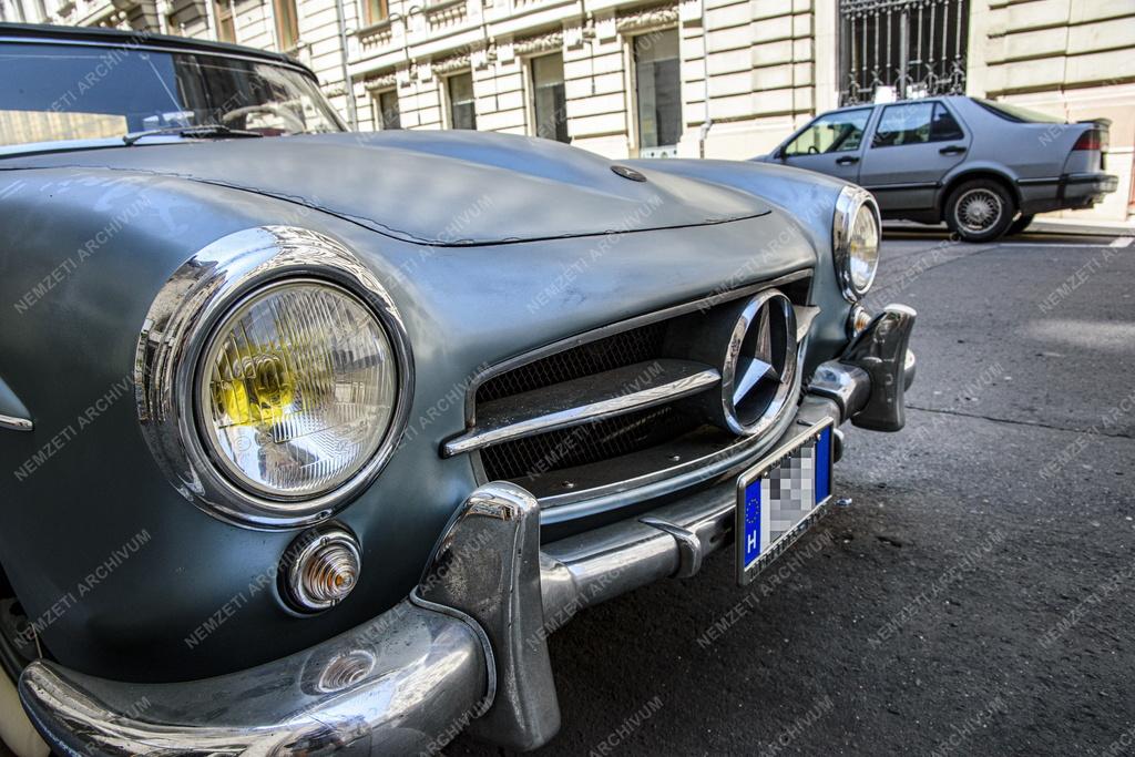 Közlekedés - Mercedes-Benz 190 SL oldtimer Budapesten