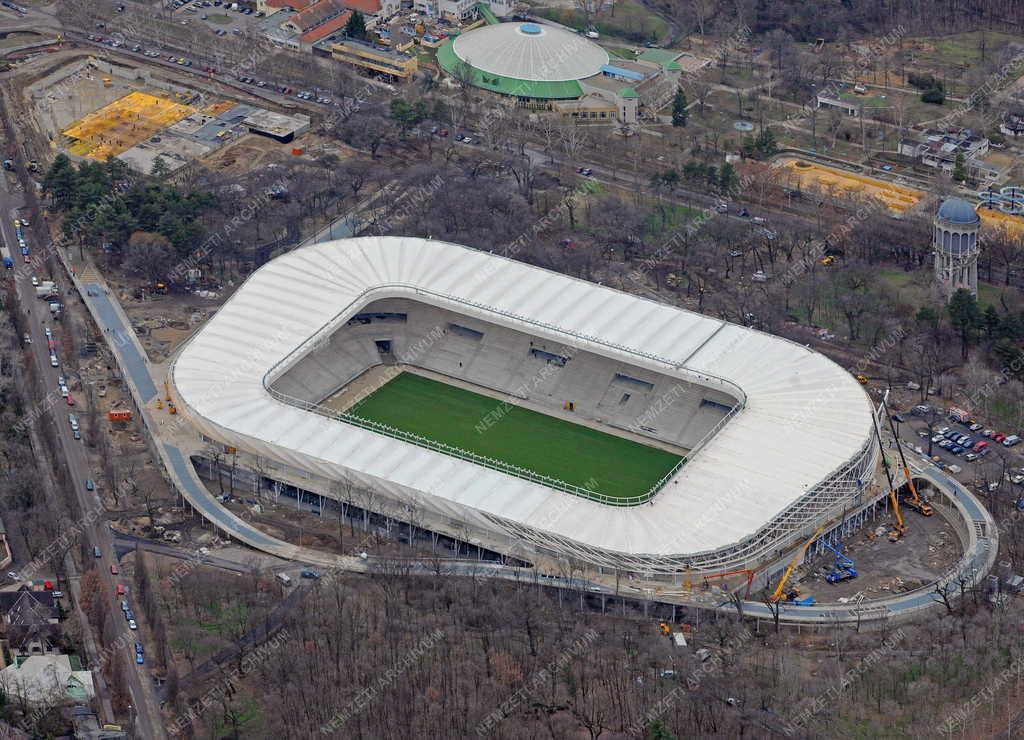 Sportlétesítmény - Debrecen - Épül az új stadion