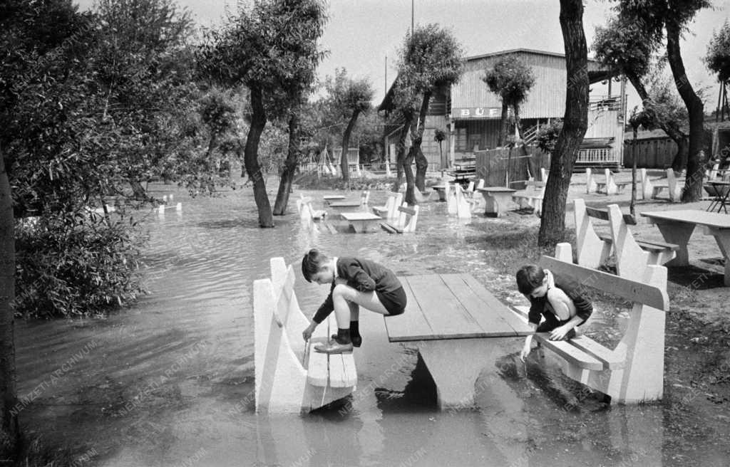 Katasztrófavédelem - Árad a Tisza Szegednél