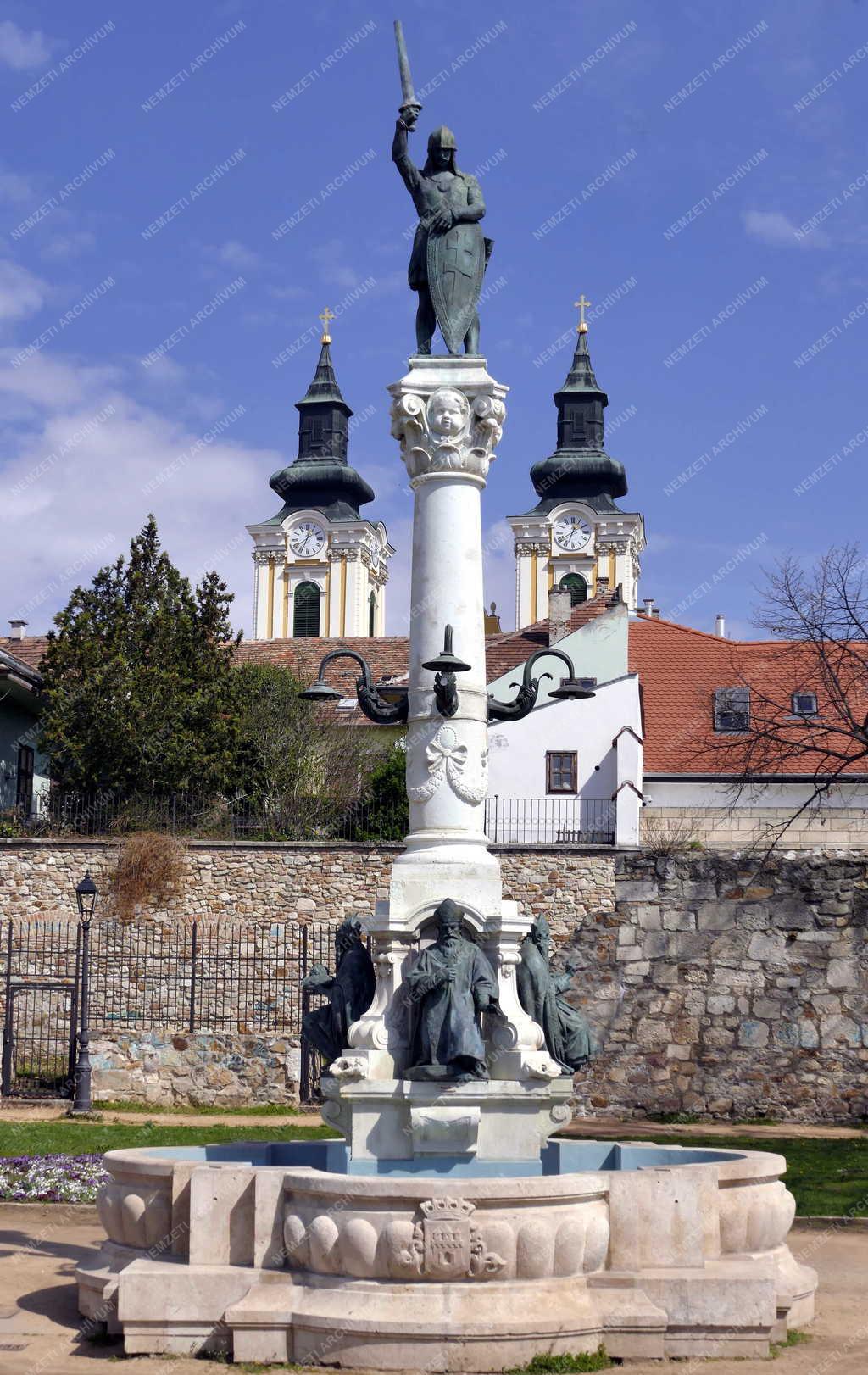 Városkép - Székesfehérvár - Piac téri Püspökkút