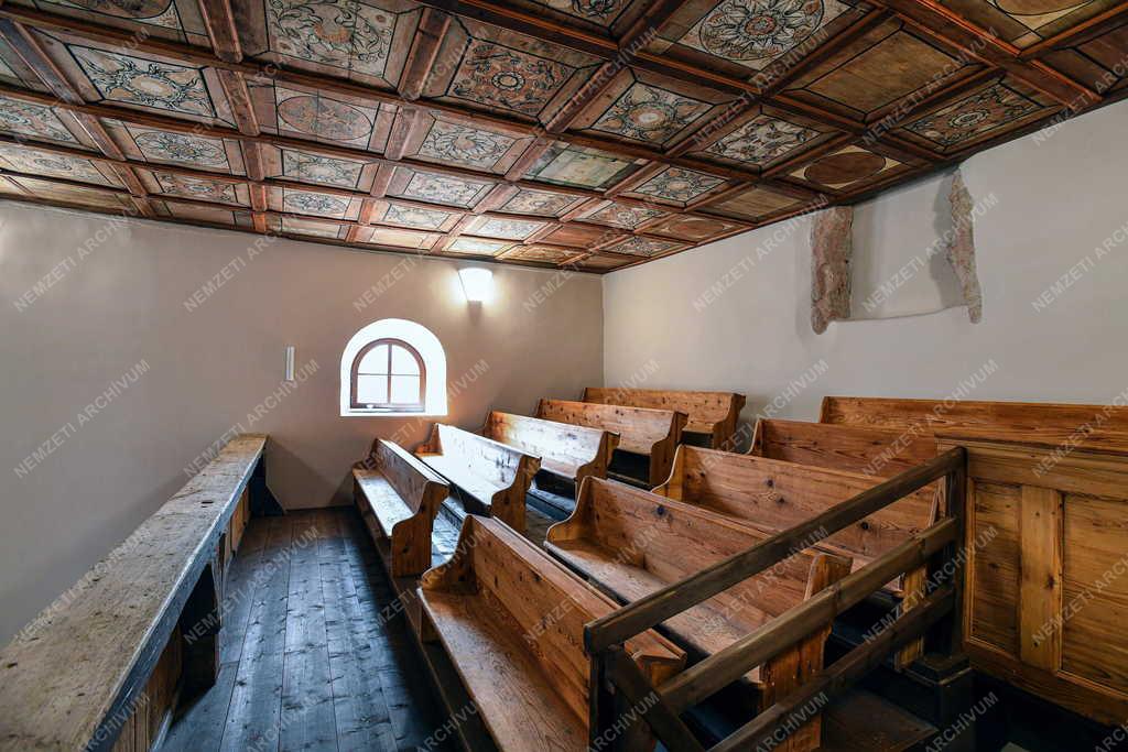 Egyház - Románia - Felújították a bánffyhunyadi református templomot