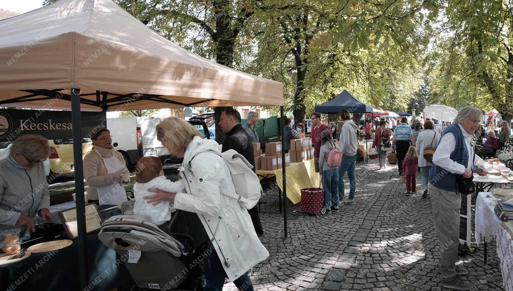 Kereskedelem - Nagymaros - Termelői piac