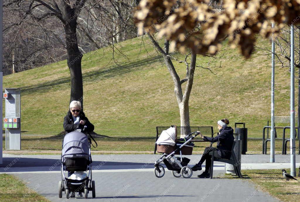 Szabadidő - Budapest - Babakocsikkal a Bikás parkban