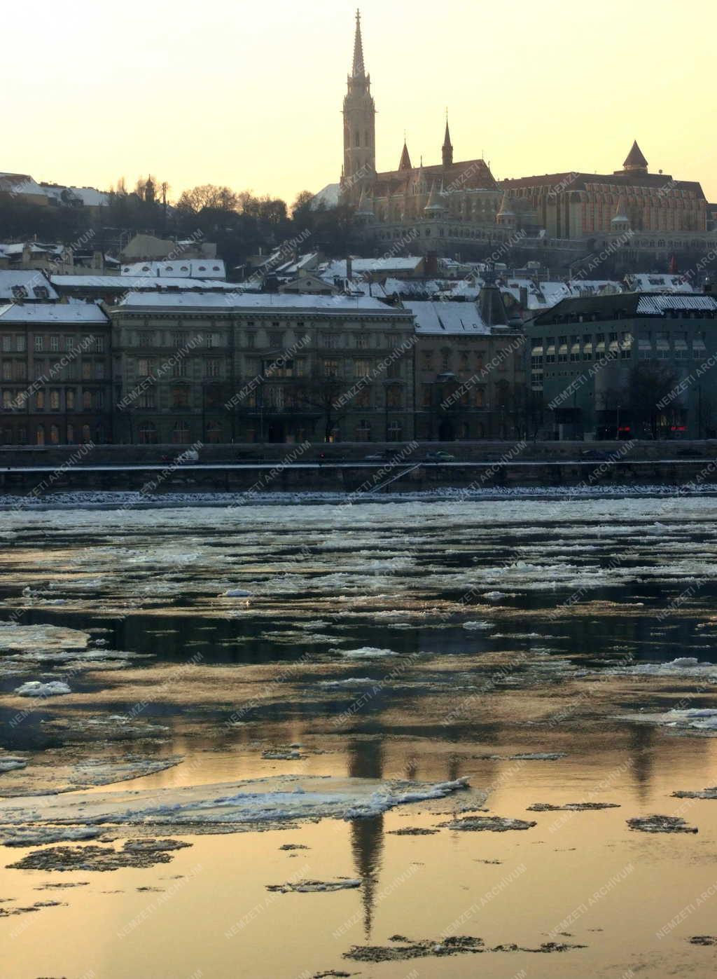 Budapest - Zajlik a Duna