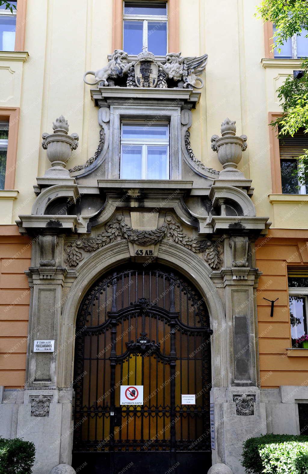 Budapest - Felújított lakóház a Tisztviselőtelepen