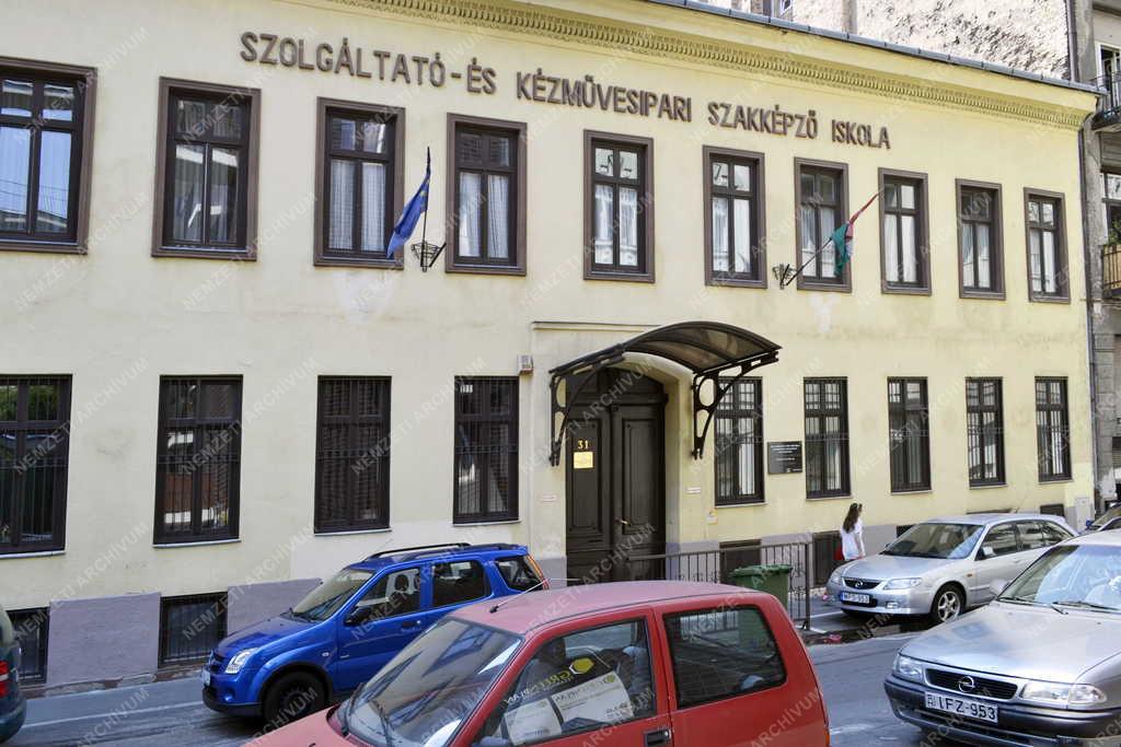 Oktatási létesítmény - Budapest - Szakképző Iskola épüle