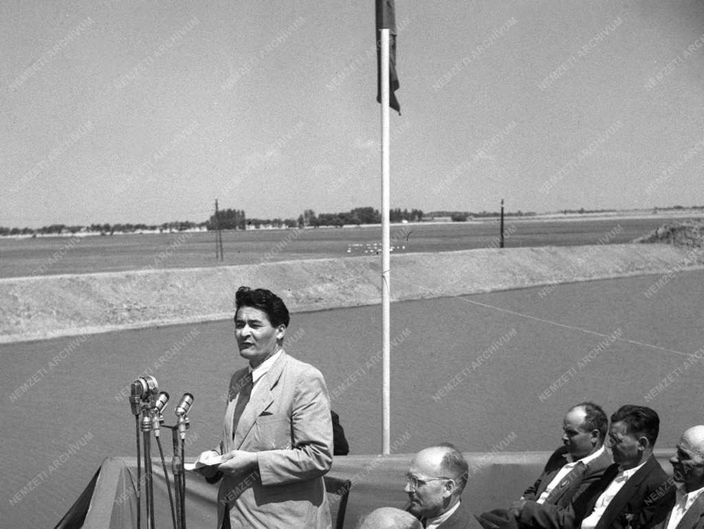 Mezőgazdaság - Vízgazdálkodás - A Keleti-főcsatorna ünnepélyes megnyitása