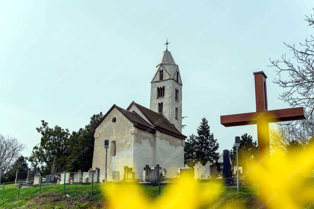 Egyház - Szent Magdolna-templom Hévíz Egregy városrészében