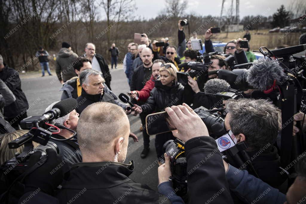 Orosz hadművelet - Orbán Viktor a beregsurányi határállomáson