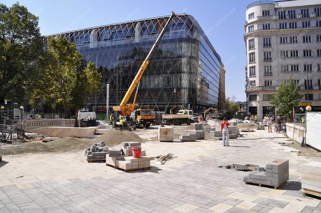 Építőipar - Budapest - Megújul a Vörösmarty tér