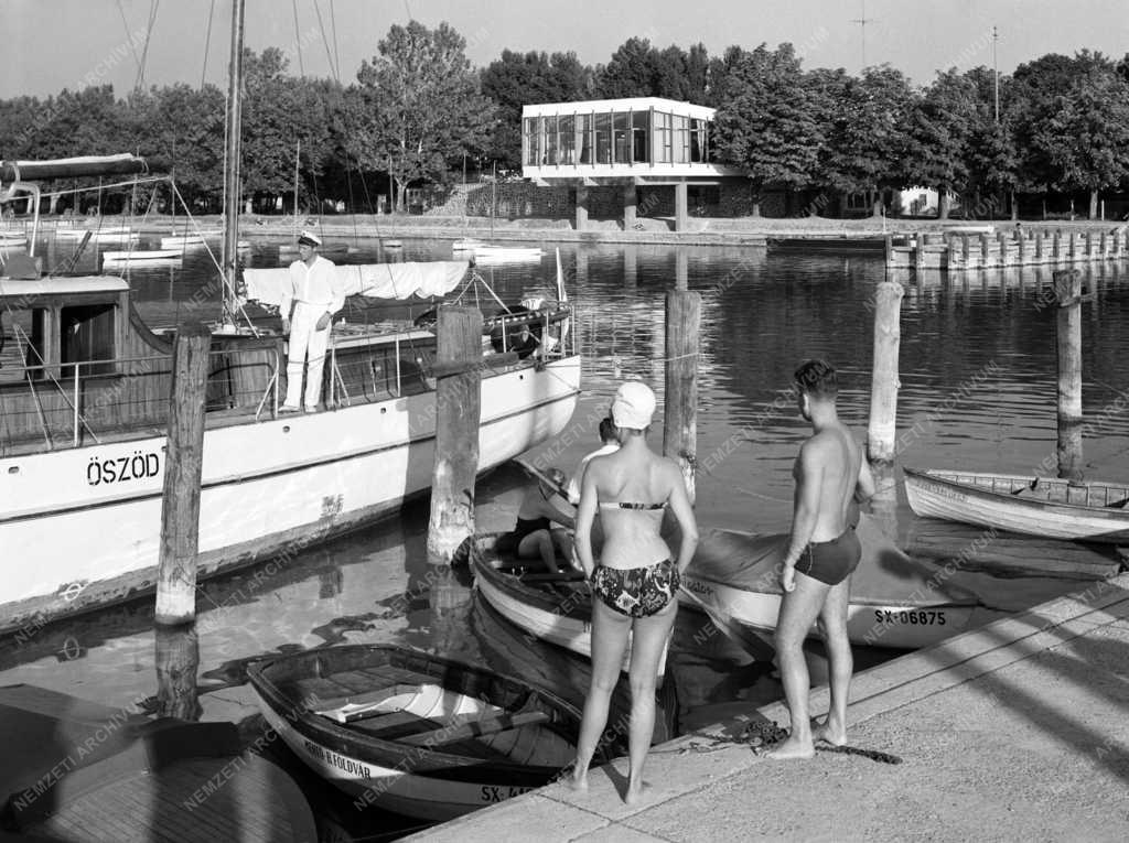 Üdülés - Nyárutói képek Balatonföldvárról