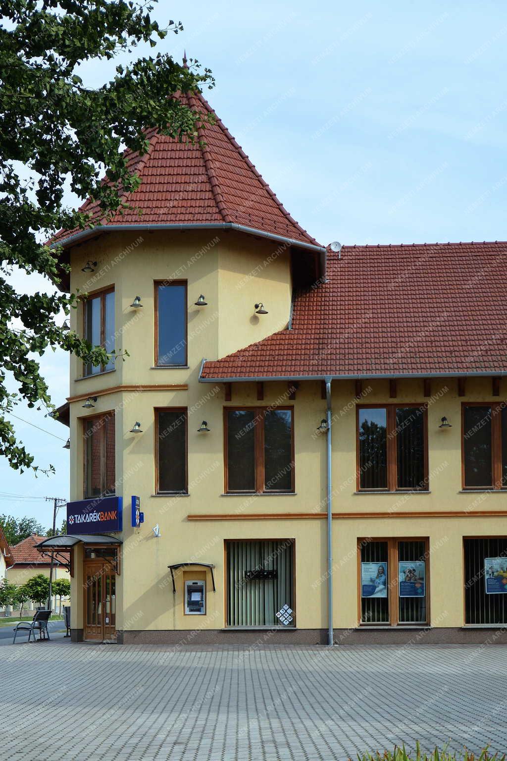 Pénzügy - Takarékbank fiók Jászszentlászlón