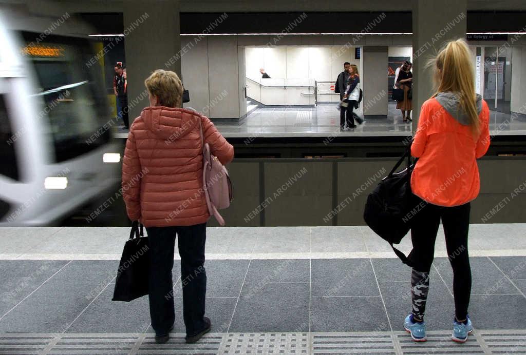 Közlekedés - Budapest - A hármas metró egyik felújított állomása