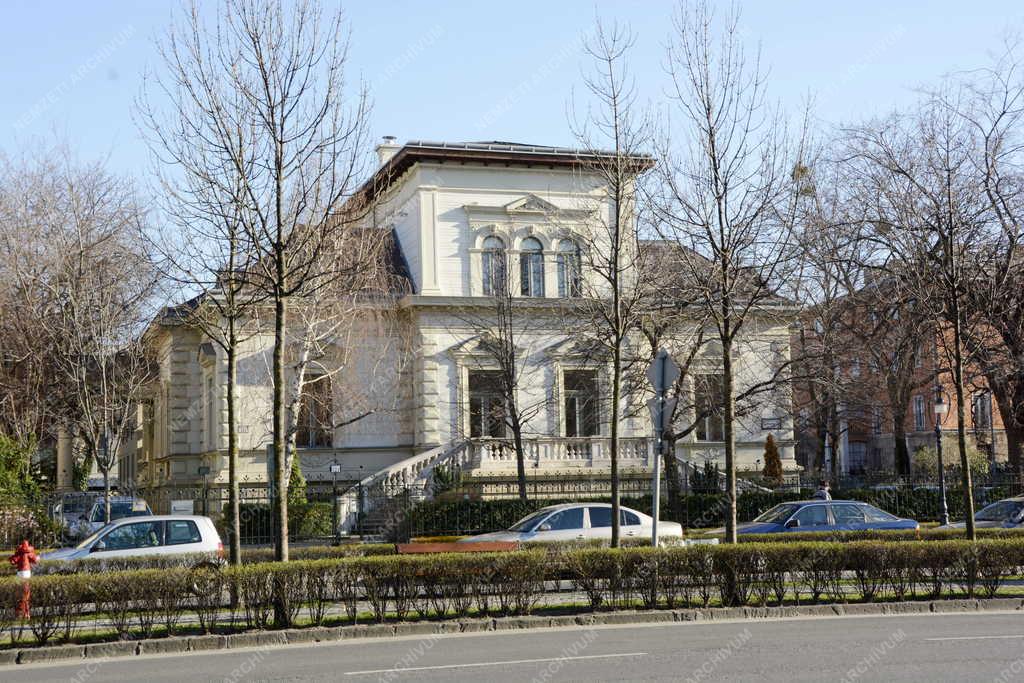 Épület - Budapest - Irodaház az Andrássy út 121-ben