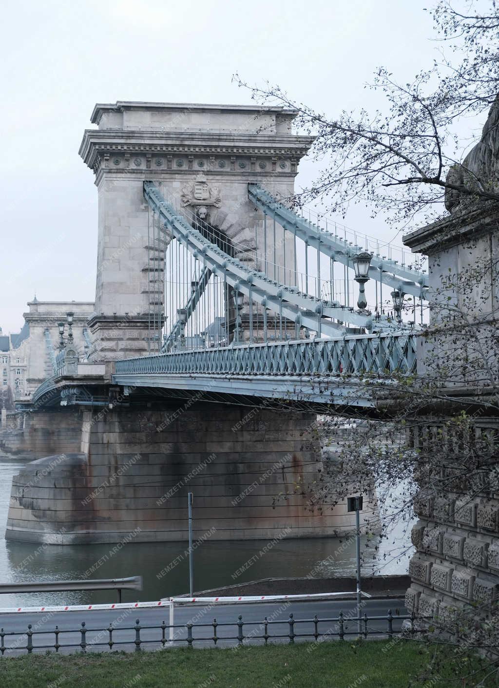 Városkép - Budapest - Felújításra szorul a Lánchíd