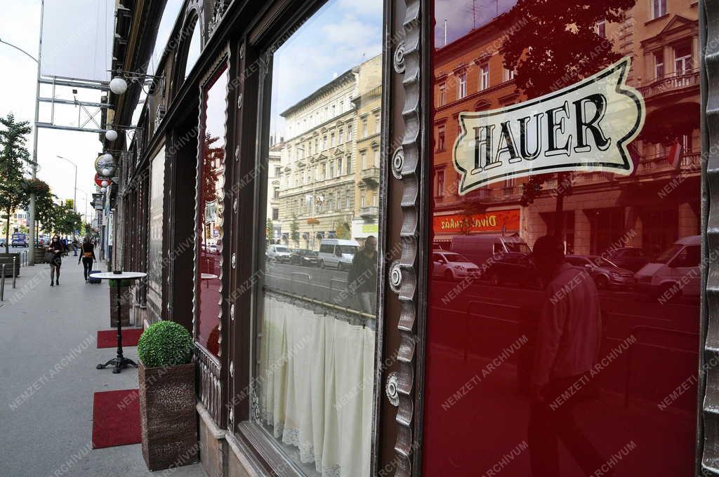 Vendéglátás - Budapest - Újra kinyitott a Hauer cukrászda 