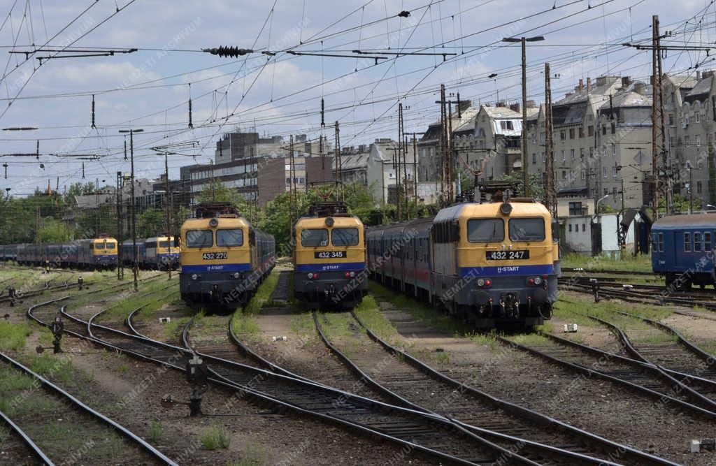 Közlekedés - Budapest - Nyugati pályaudvar