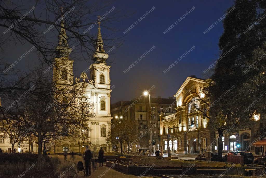 Városkép - Budapest - Esti kivilágításban a Batthyány tér