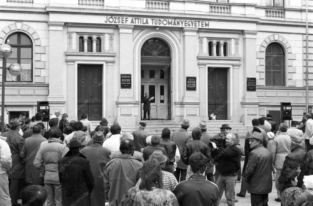 Törvényalkotás - Tüntetés - Demonstráció Szegeden