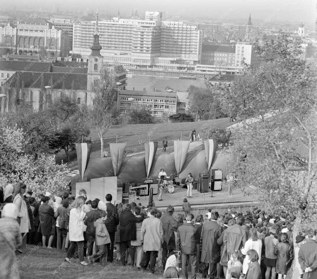 Belpolitika - Ünnep - Majális a Tabánban