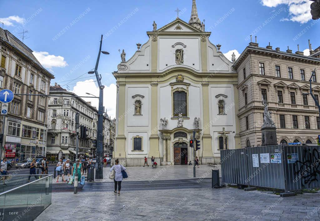 Egyházi épület - Budapest - Belvárosi Ferences Templom