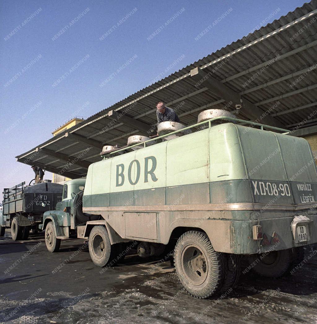 Élelmiszeripar - Magyar Állami Pincegazdaság   