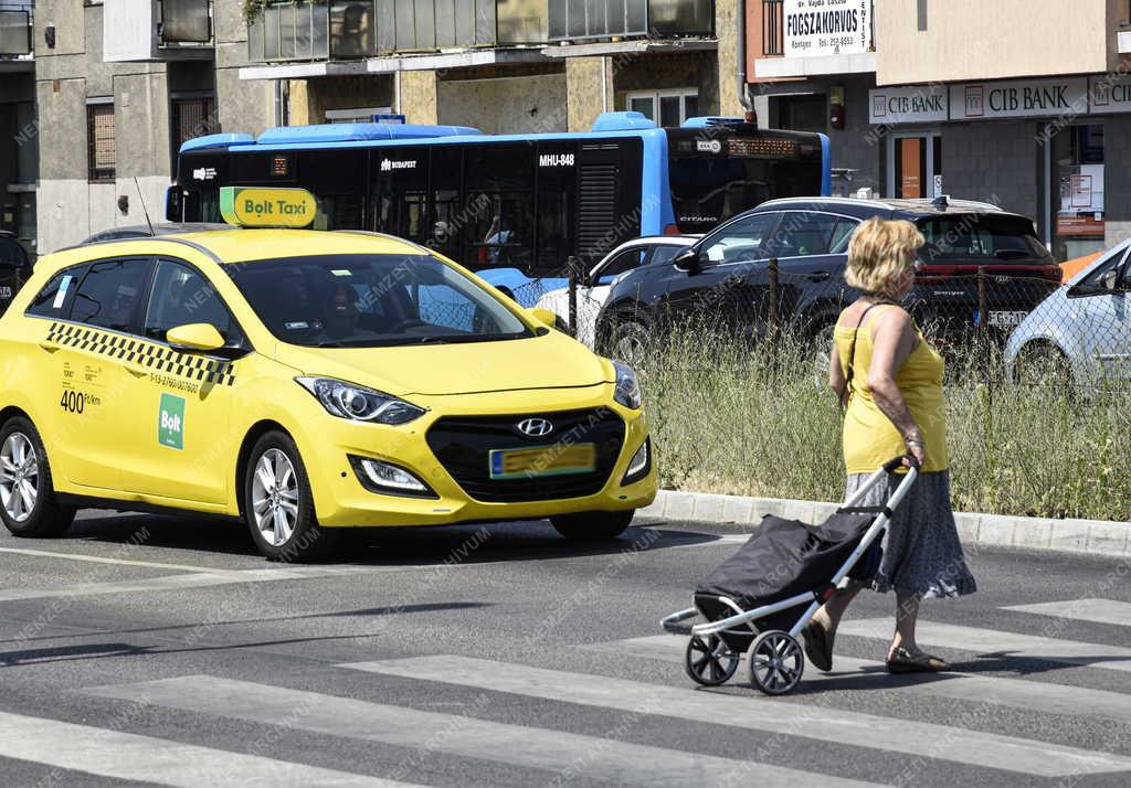 Városkép - Közlekedés - Budapest - Bosnyák tér